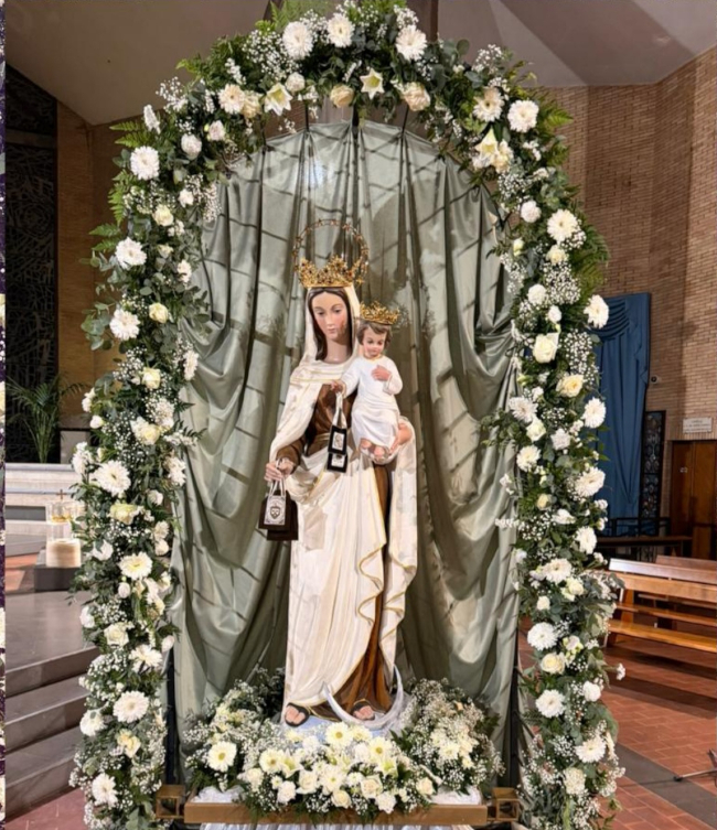 Statua Maria Regina del Mondo e Bellezza del Carmelo Statua Maria Regina del Mondo e Bellezza del Carmelo